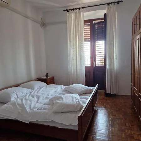 Apartment Port *