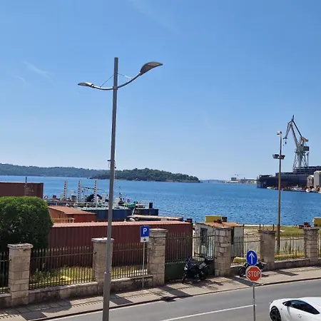 Apartment Port *